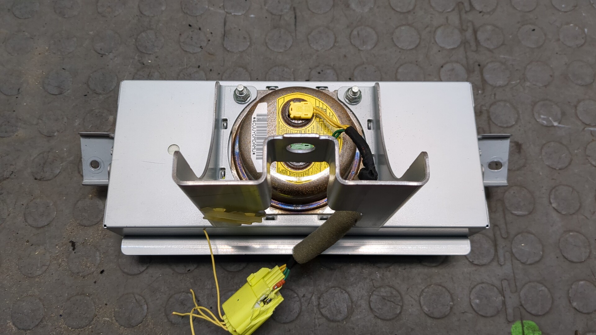 Подушка безопасности пассажирская (в торпедо)