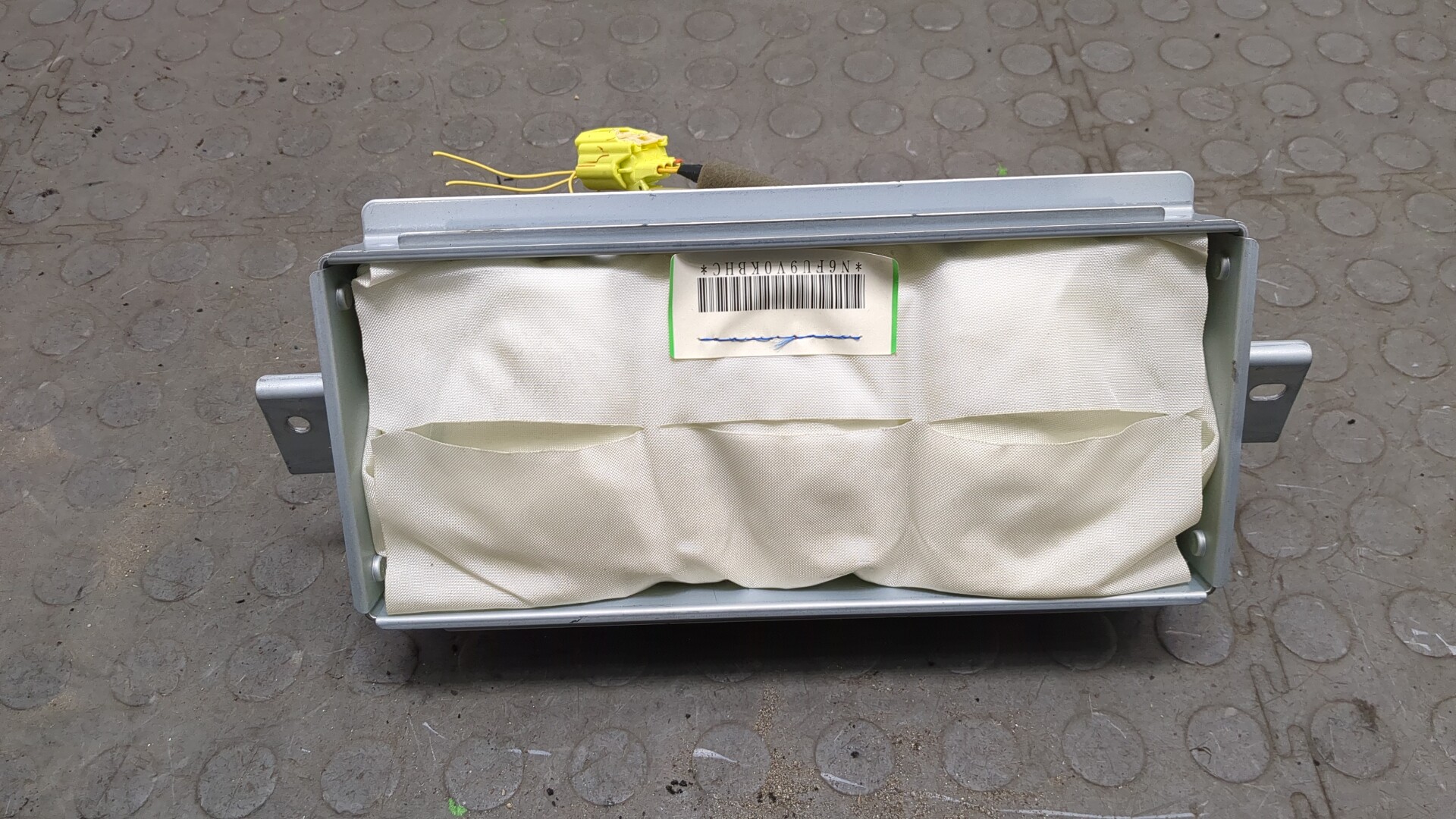 Подушка безопасности пассажирская (в торпедо)