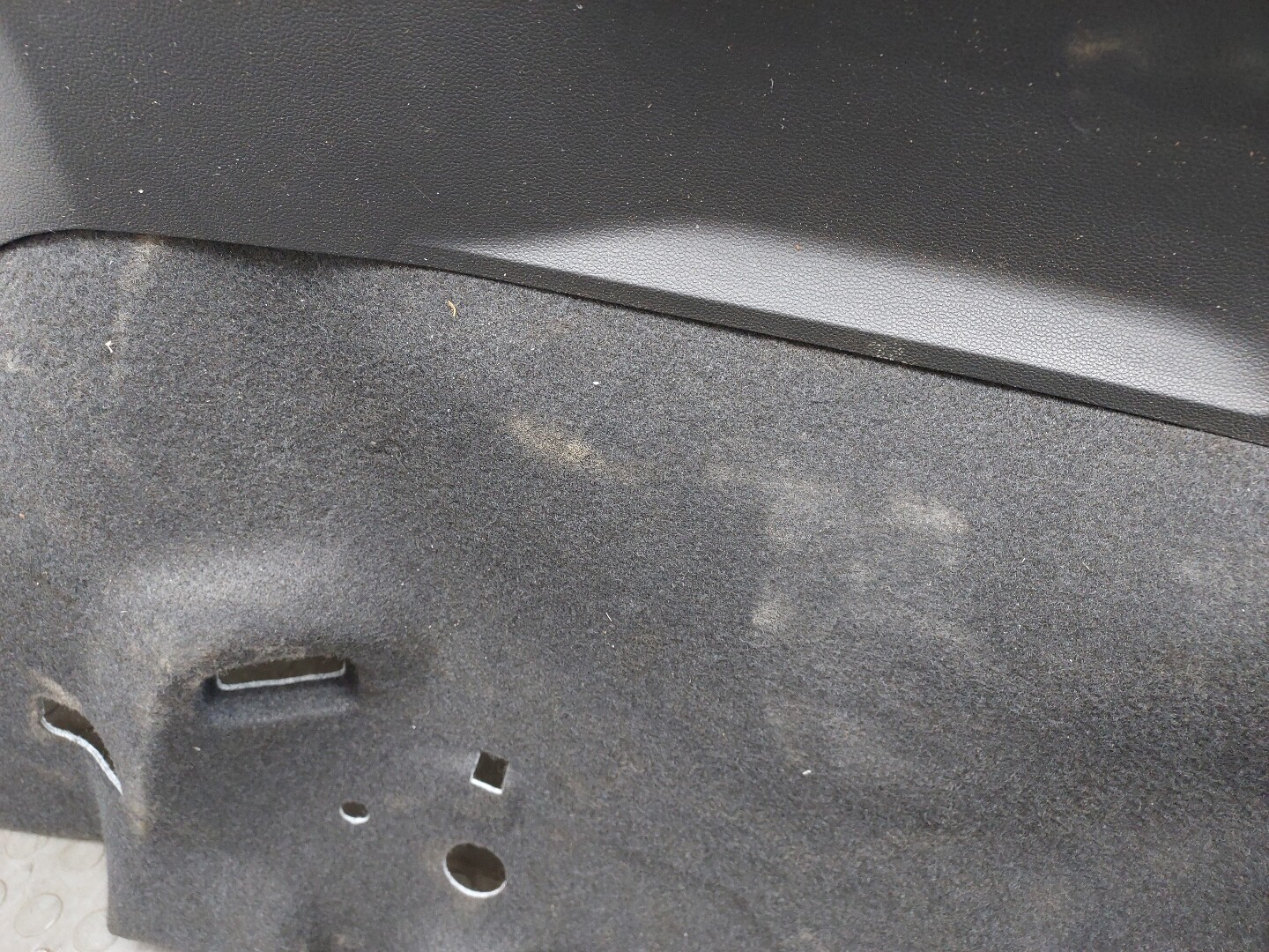 Обшивка багажника