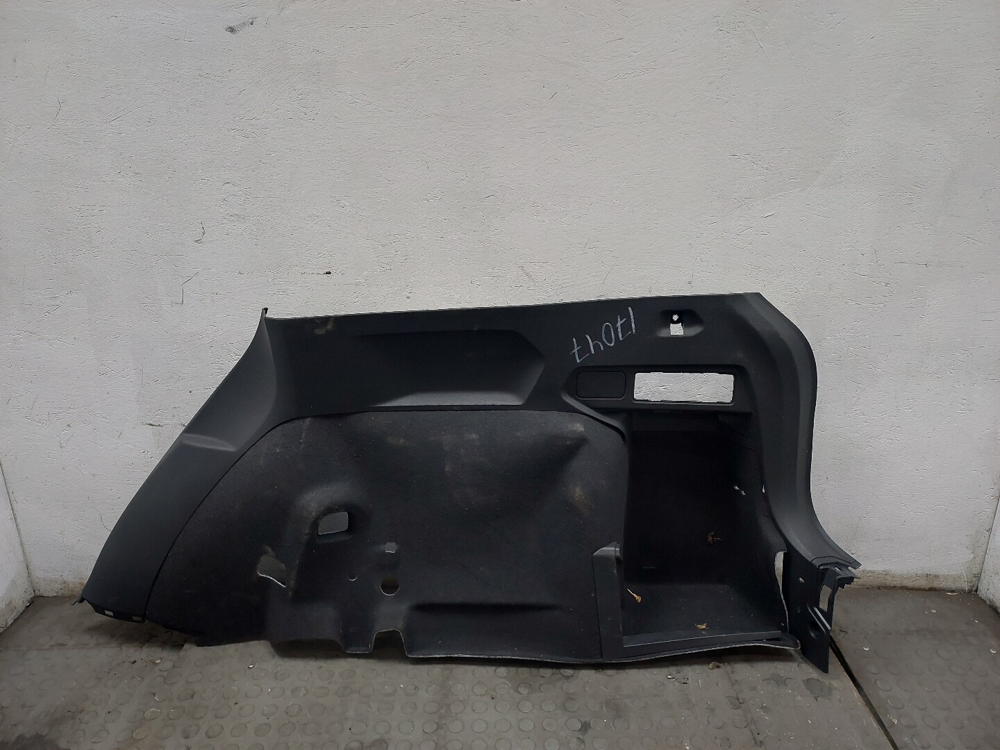 Обшивка багажника