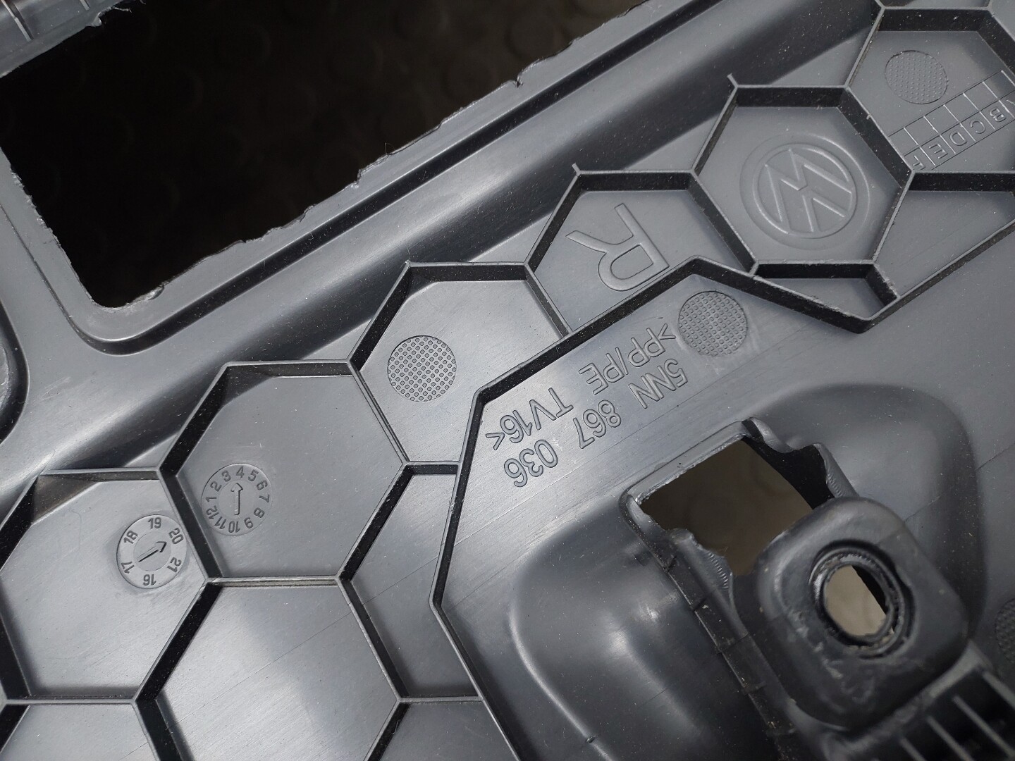 Обшивка багажника