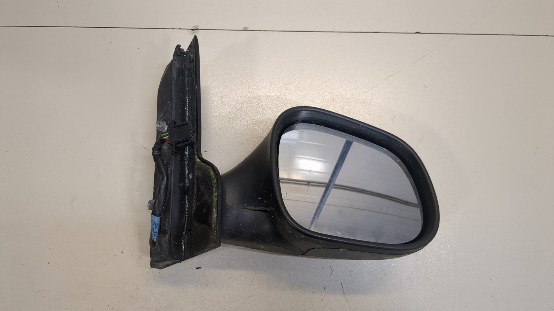 Зеркало правое электрическое