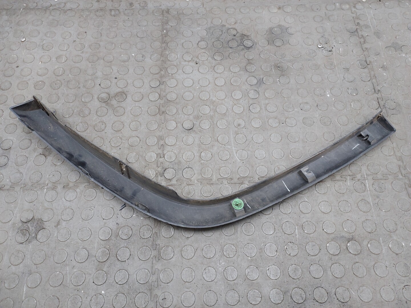 Молдинг заднего крыла правого