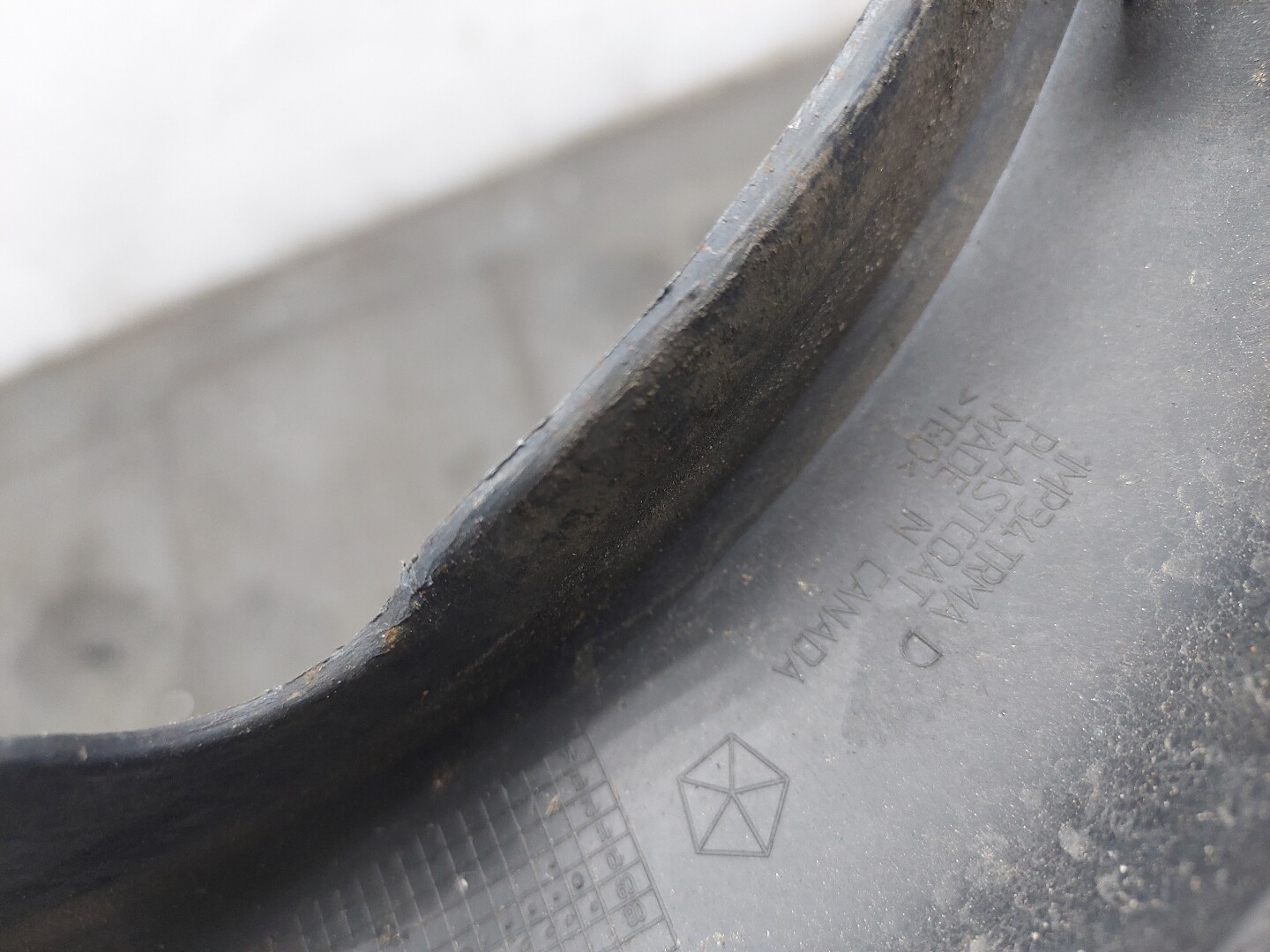 Молдинг заднего крыла правого