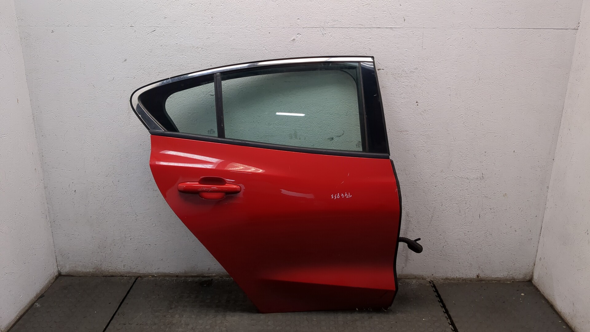 Дверь задняя правая