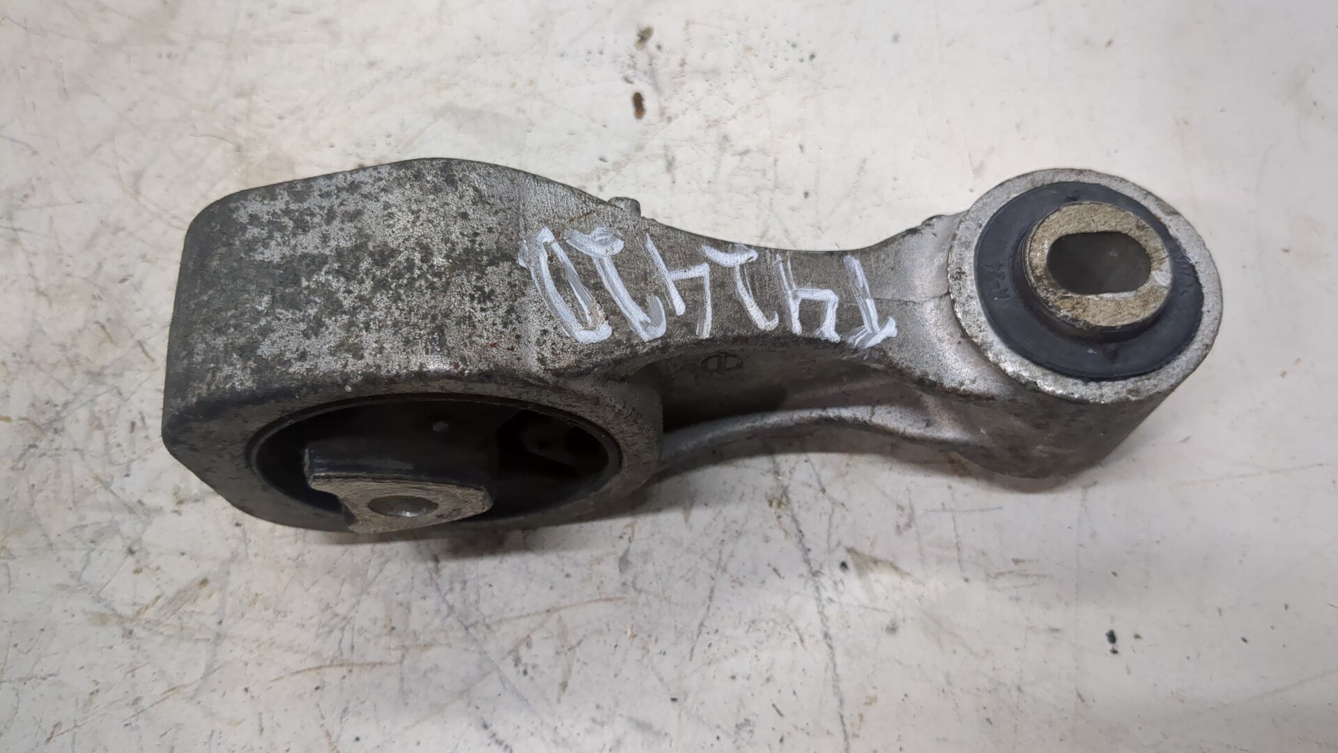 Опора двигателя