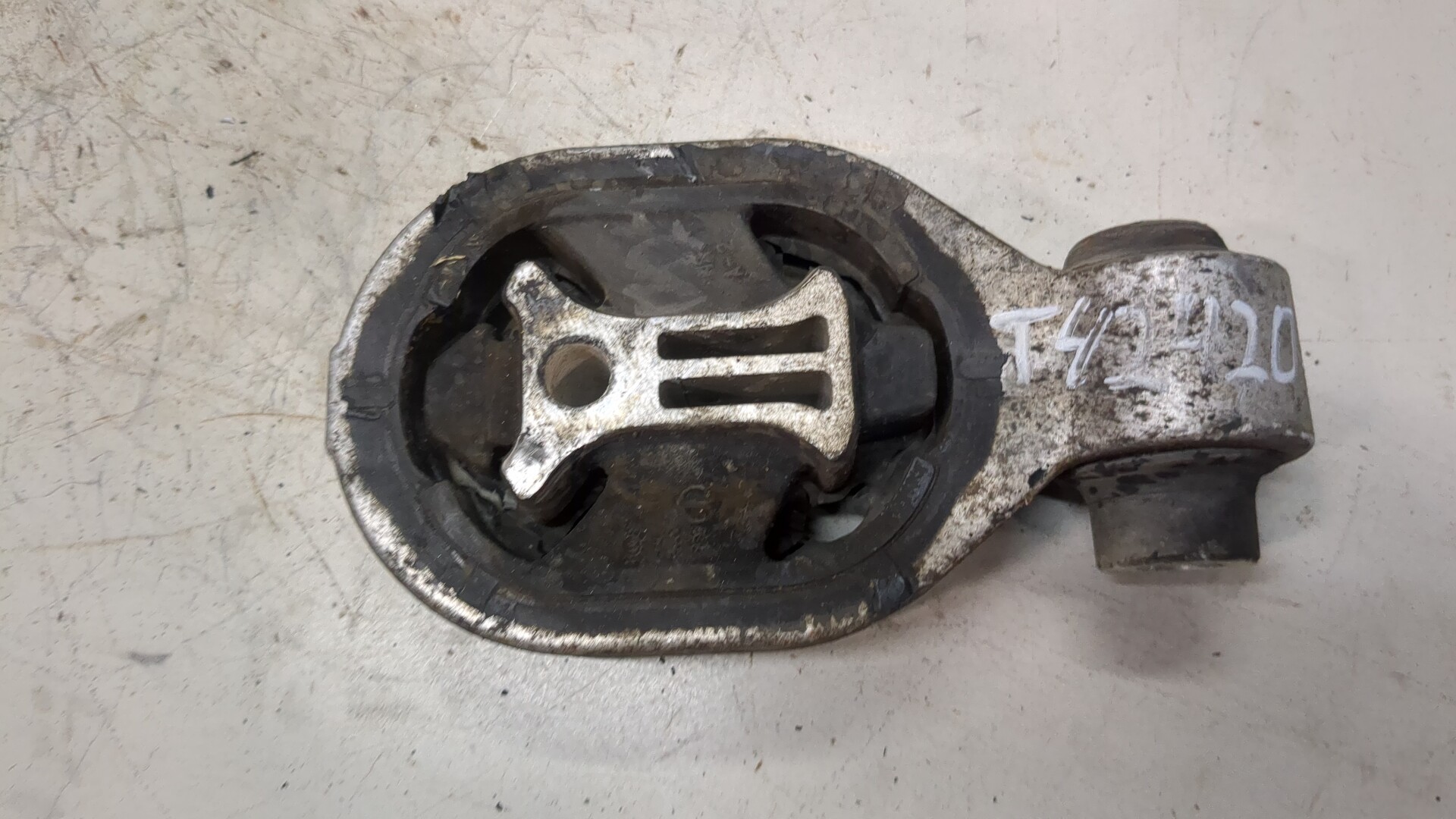 Опора двигателя