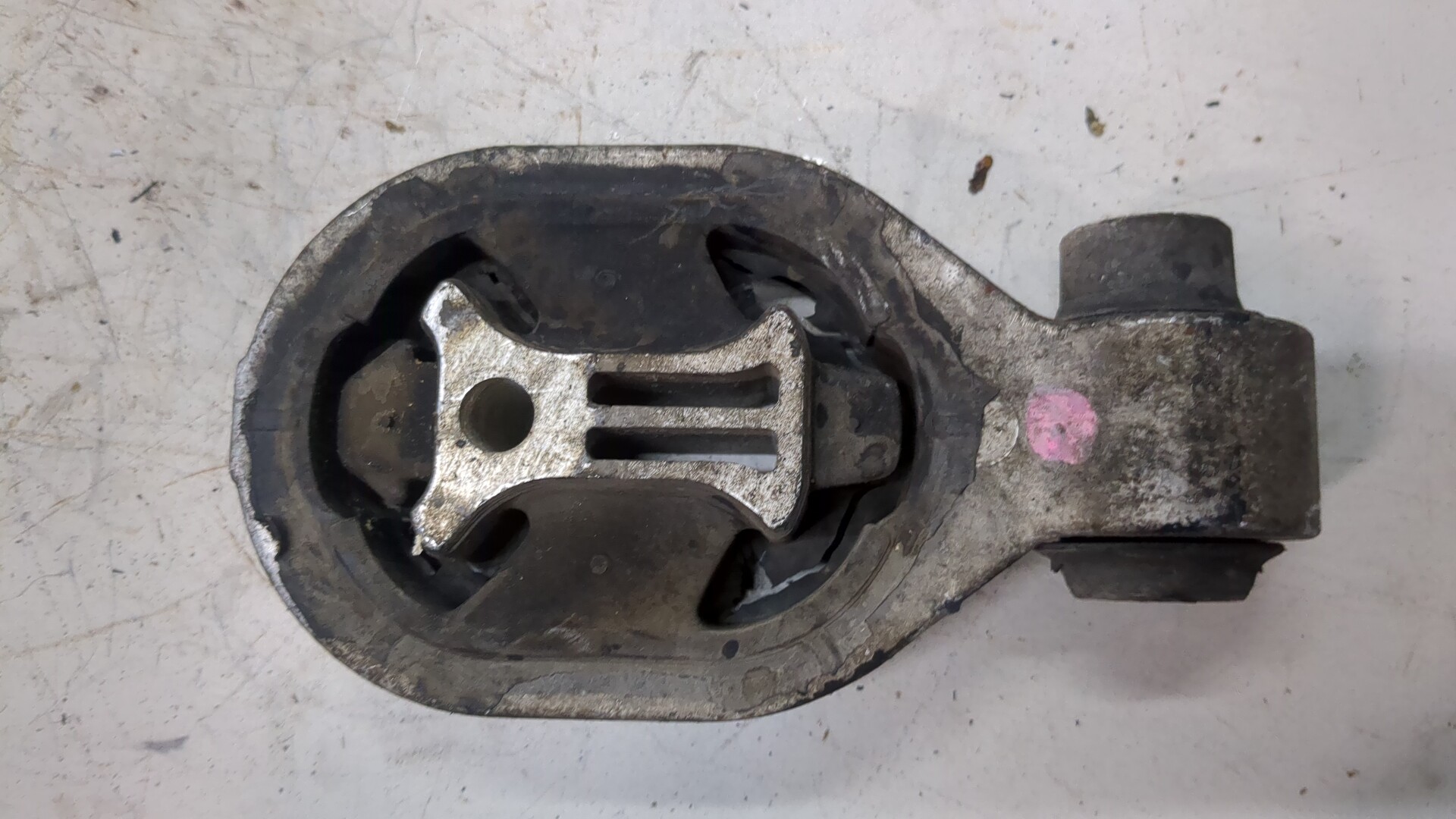 Опора двигателя