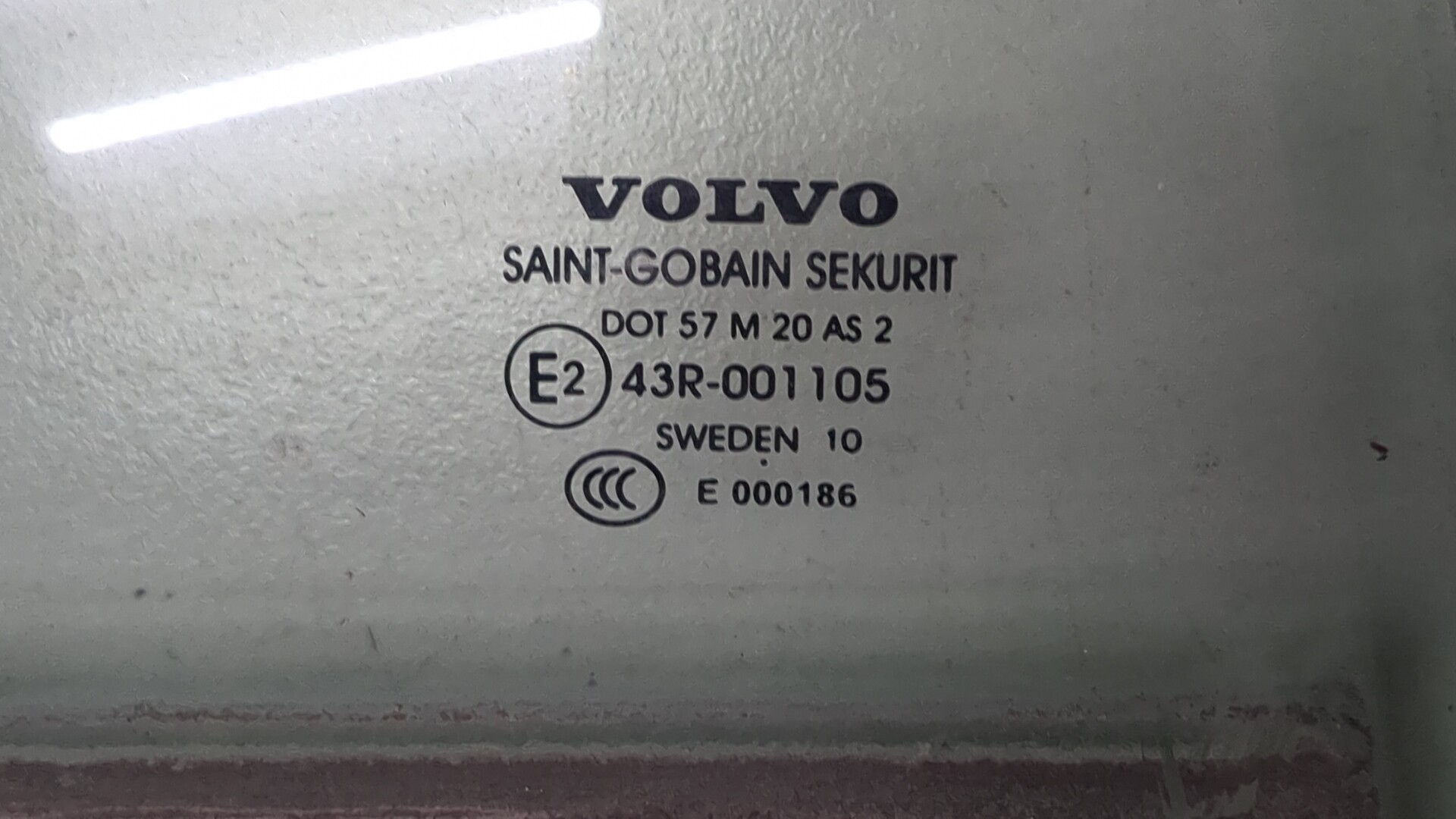 Стекло двери задней правой