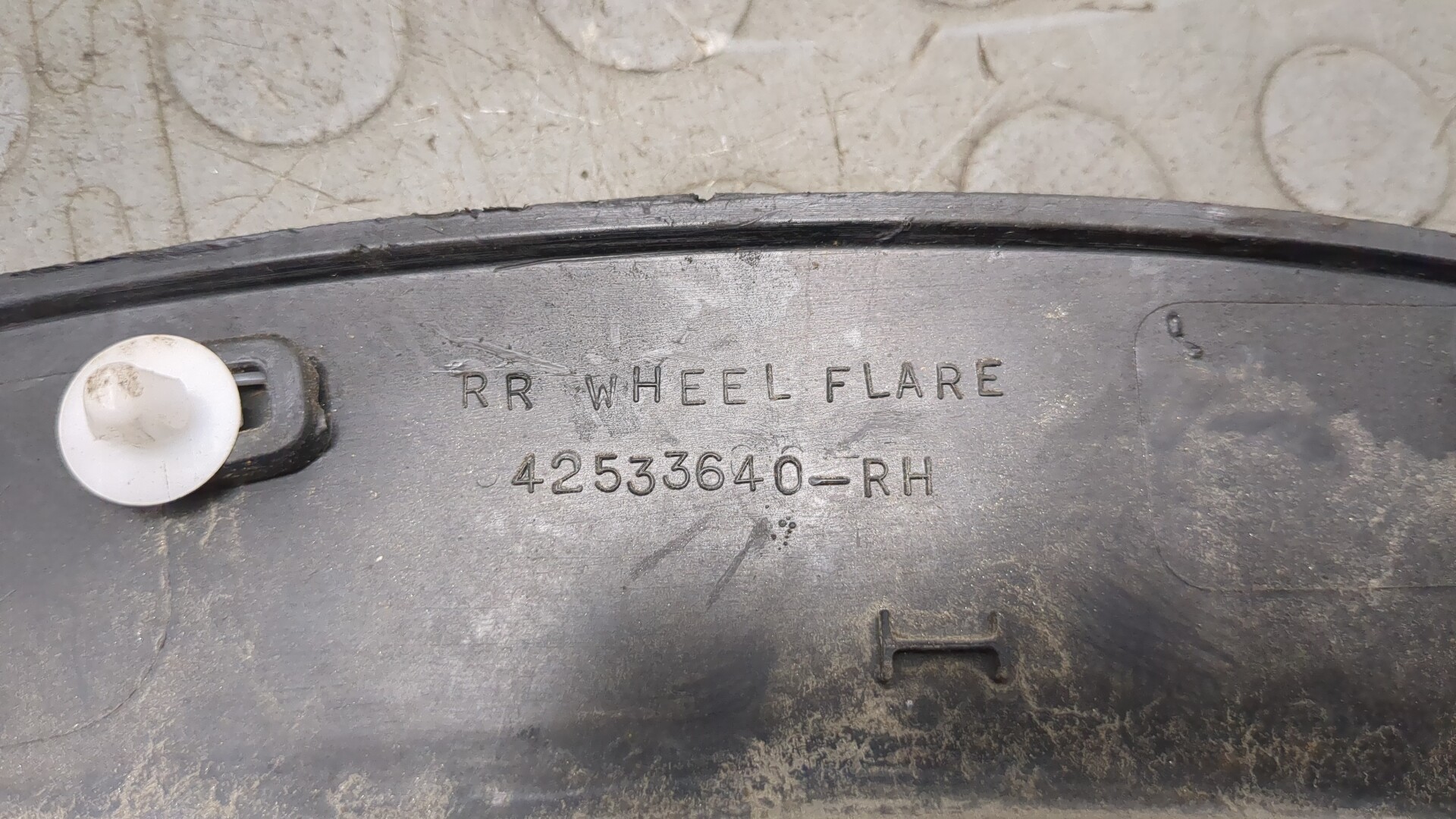 Молдинг заднего крыла правого