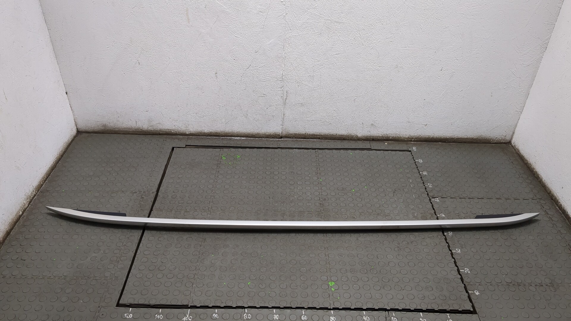 Рейлинг (релинг) левый (планка на крышу)