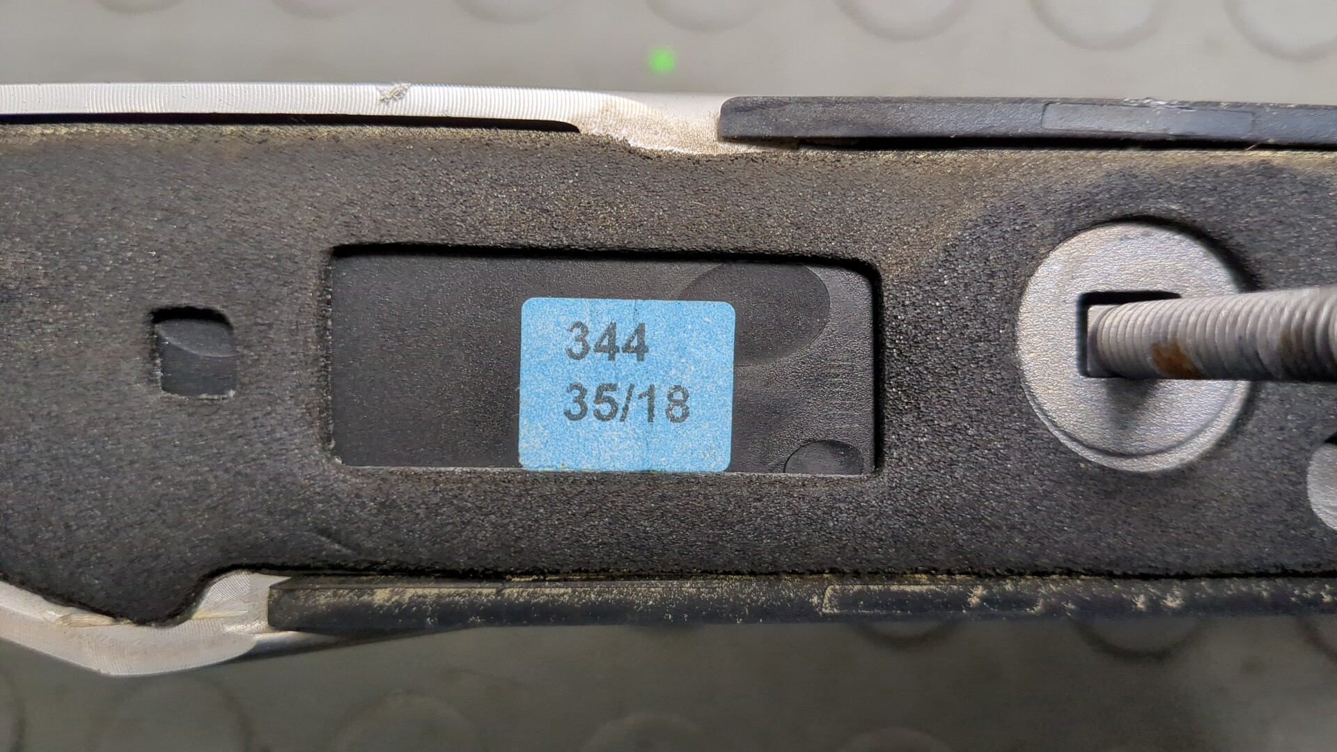 Рейлинг (релинг) левый (планка на крышу)