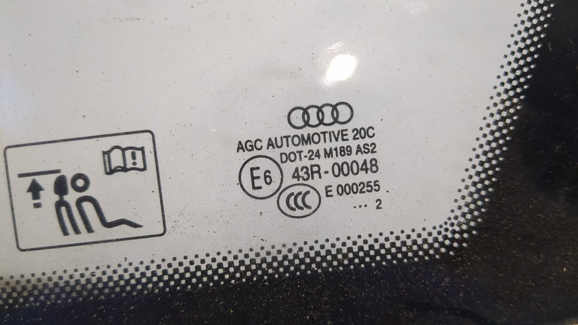 Стекло кузовное глухое правое