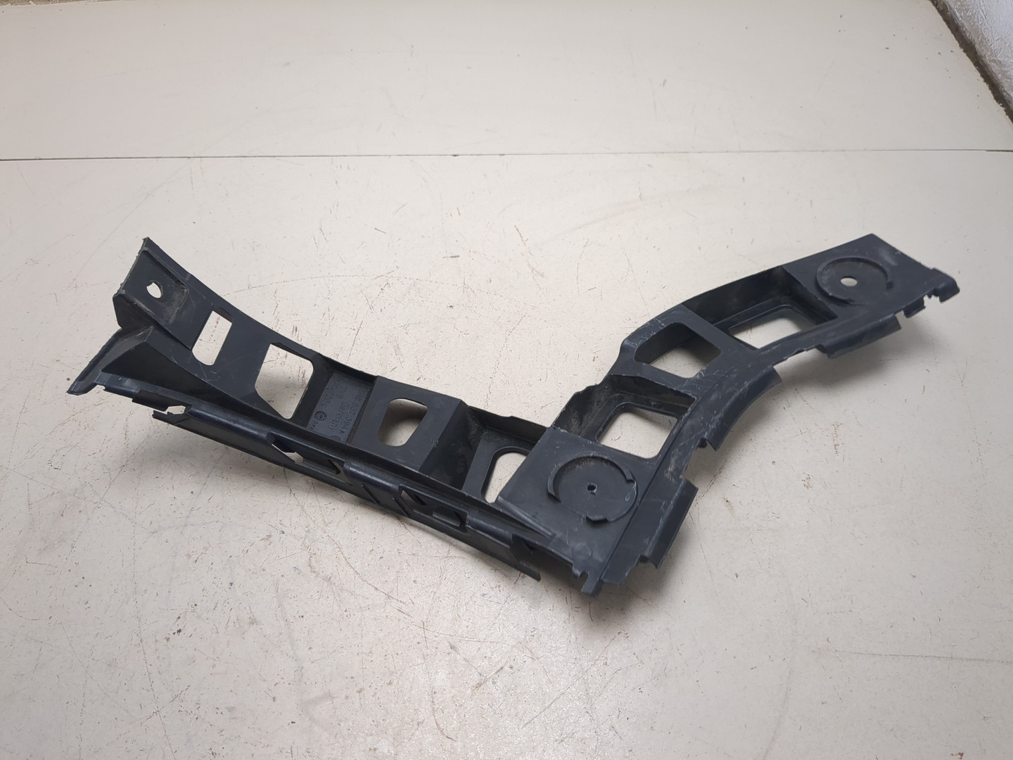 Кронштейн заднего бампера правый