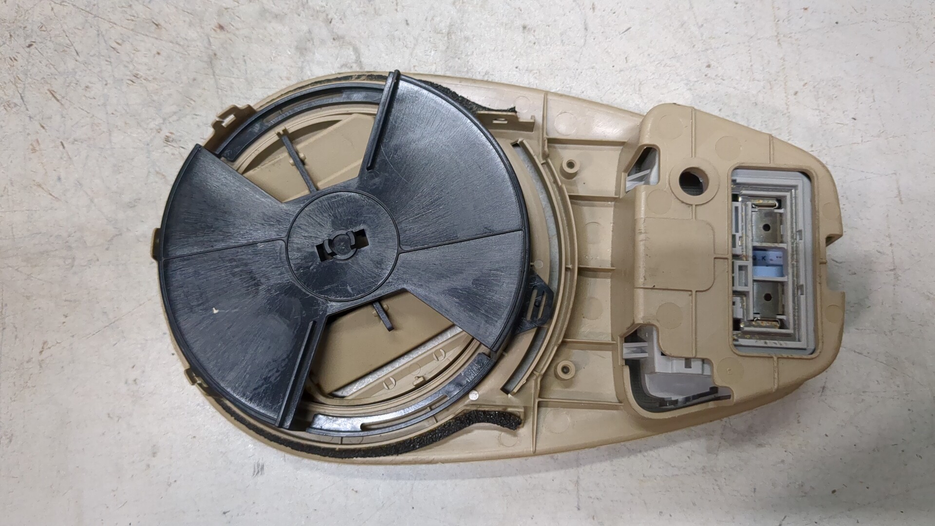 Плафон салонный