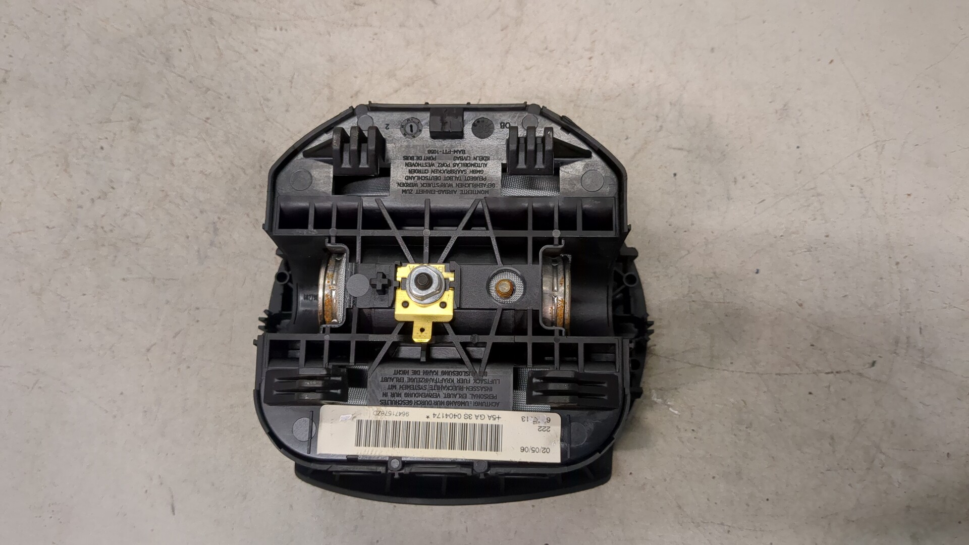 Подушка безопасности в рулевое колесо