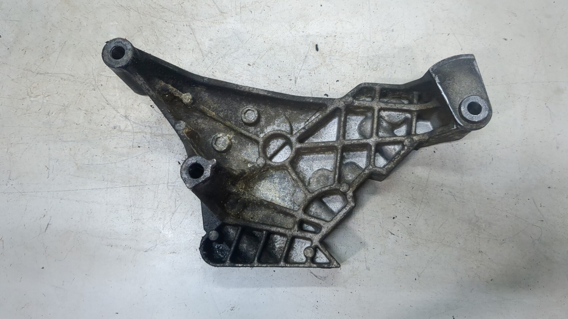 Кронштейн двигателя