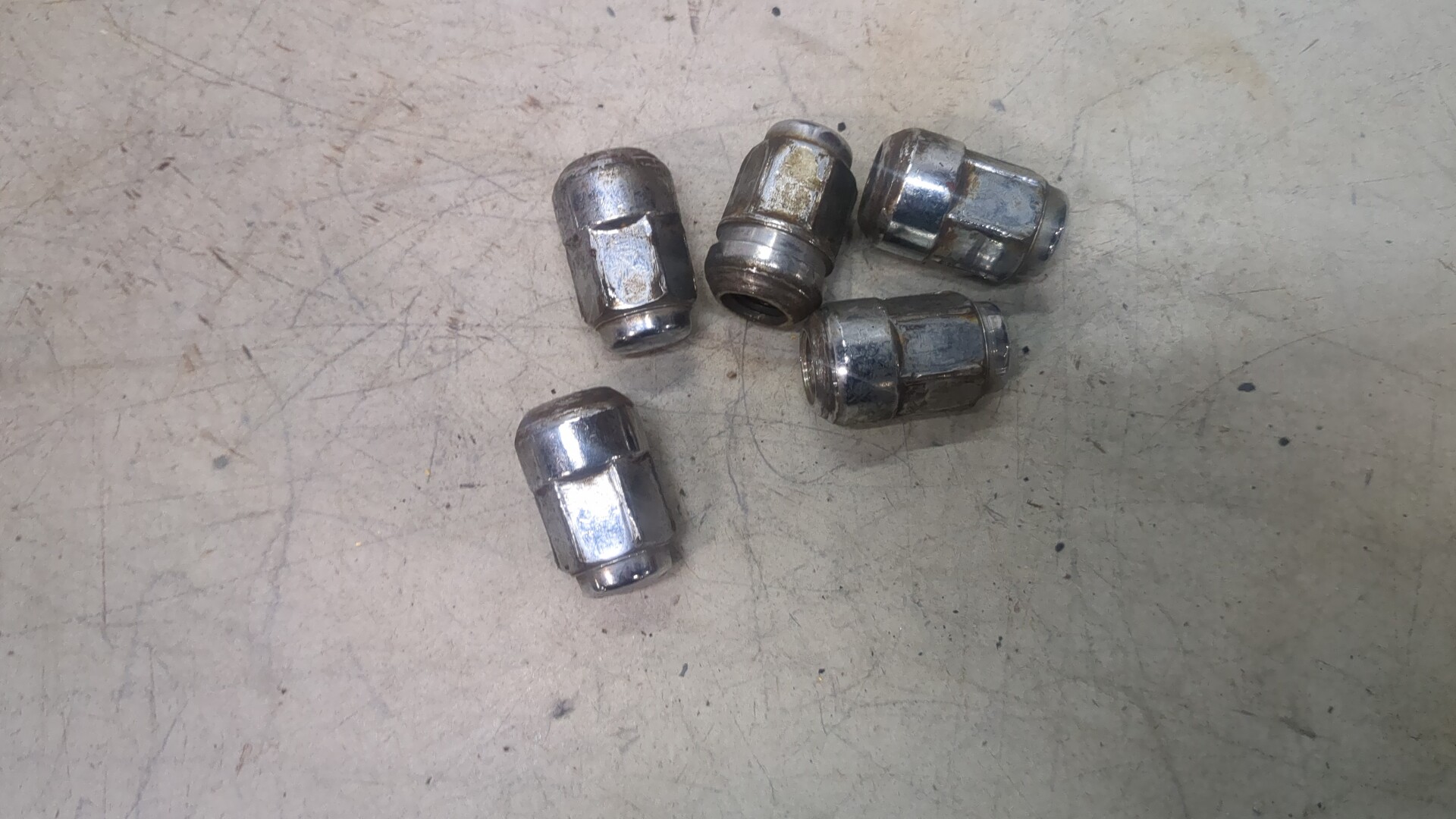 Гайка колеса