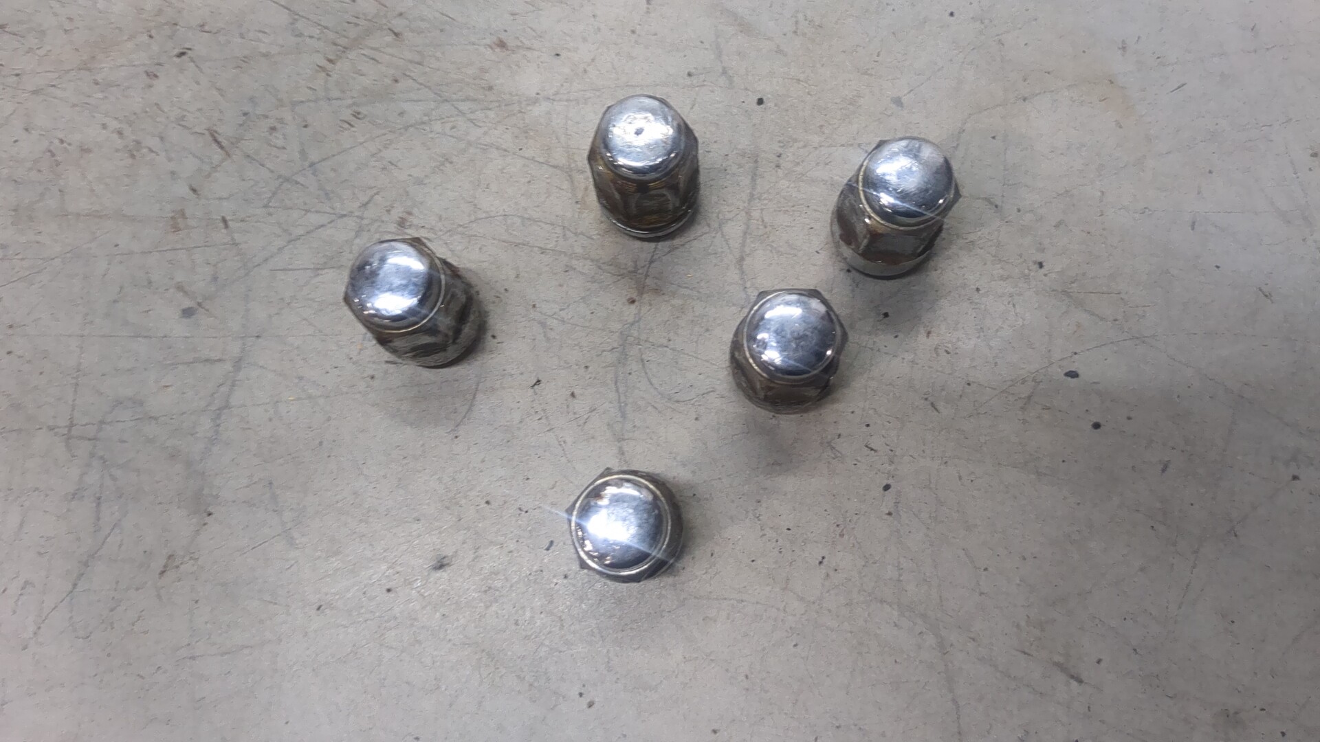 Гайка колеса