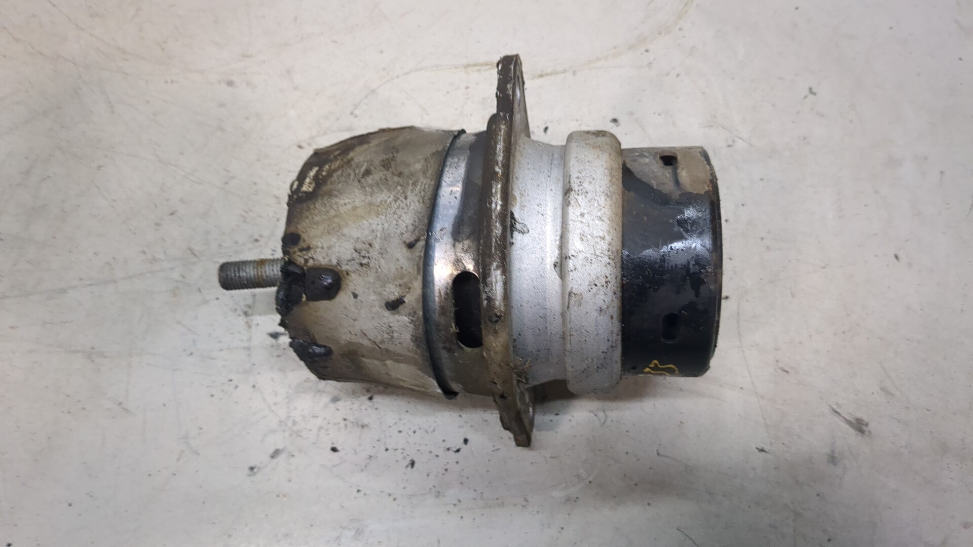 Опора двигателя