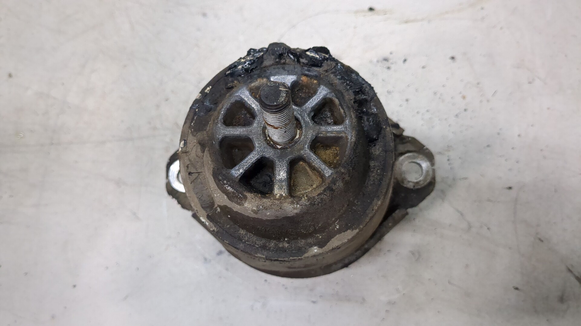 Опора двигателя