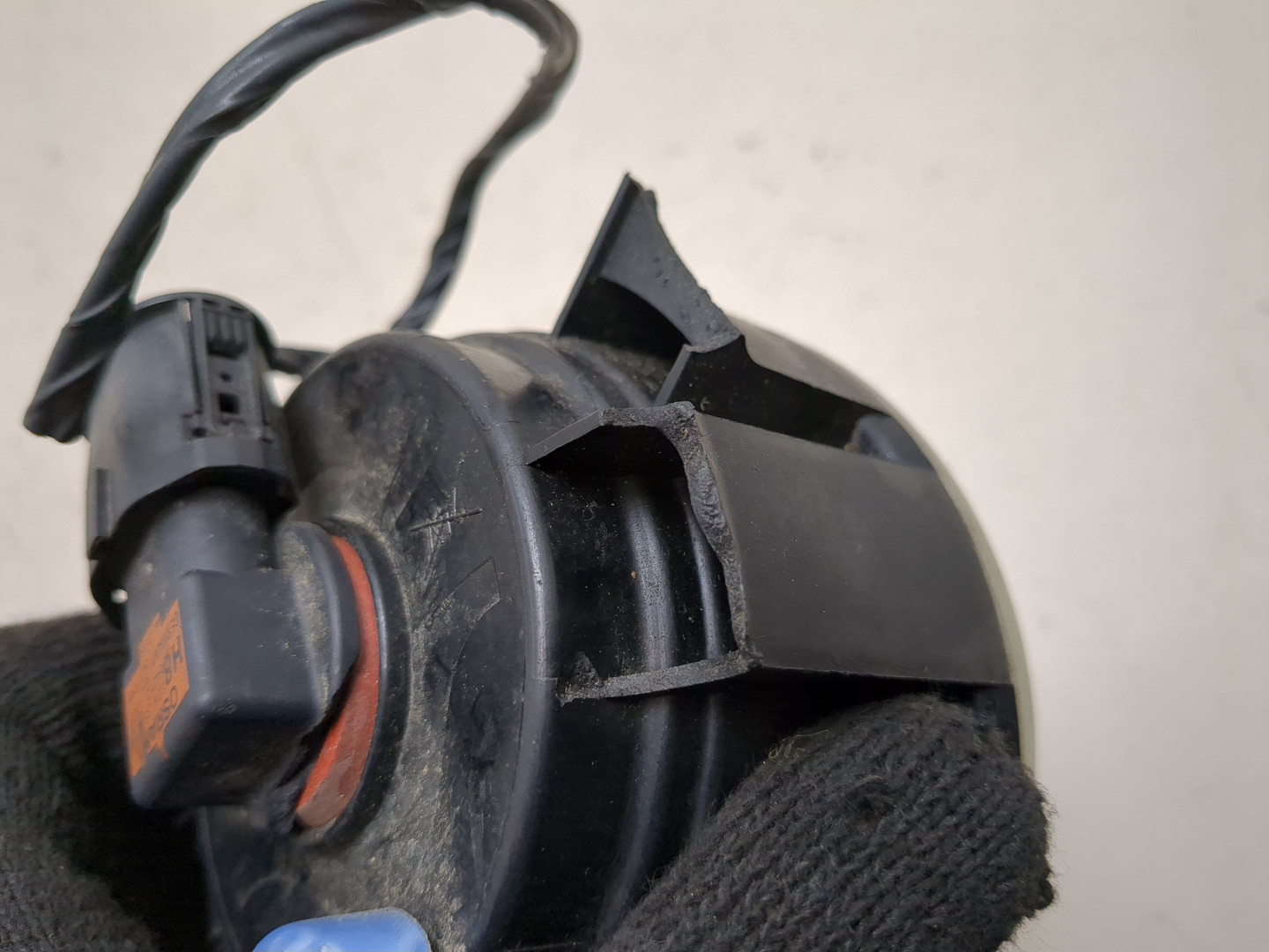 Фара противотуманная левая