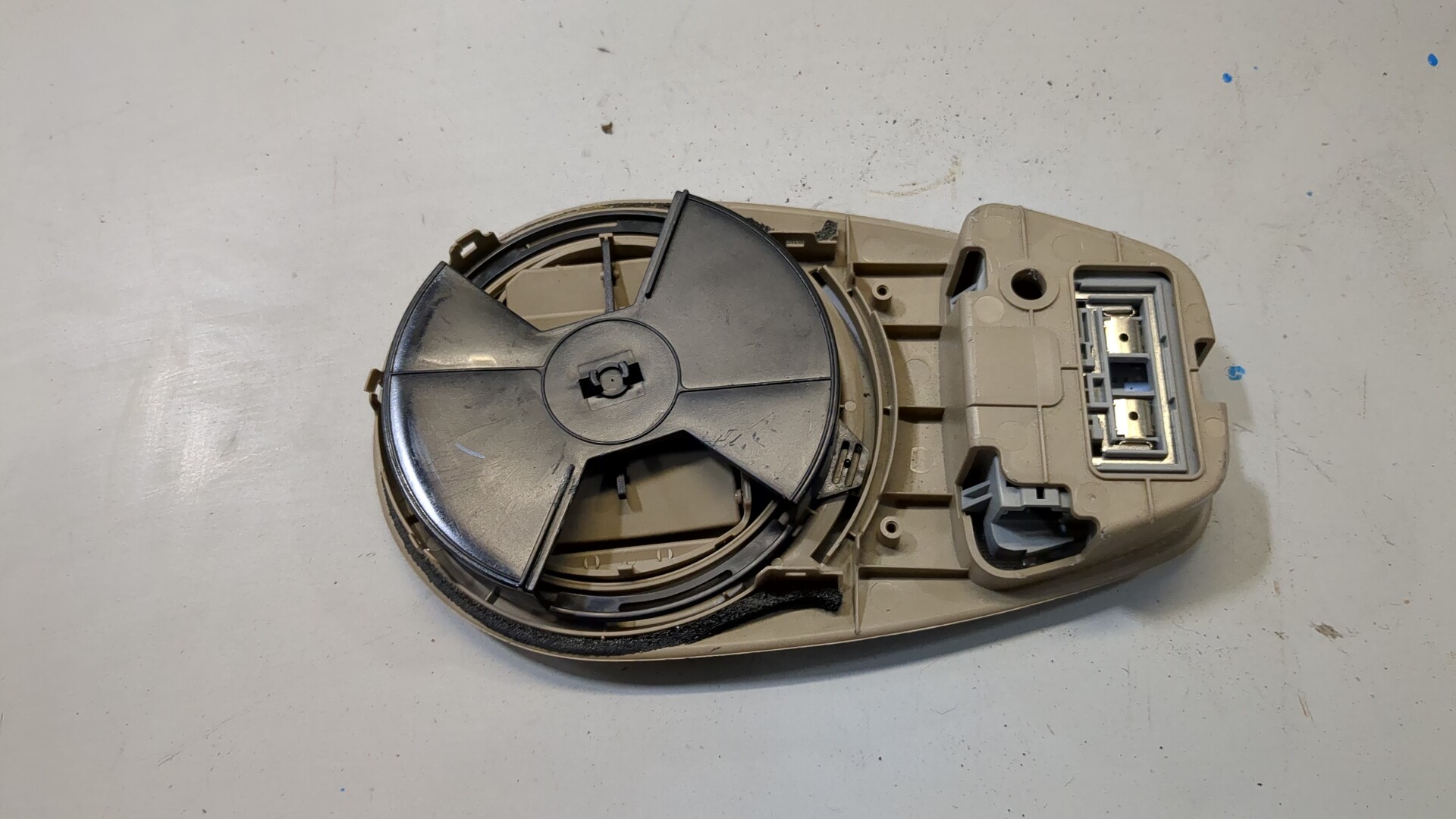 Плафон салонный