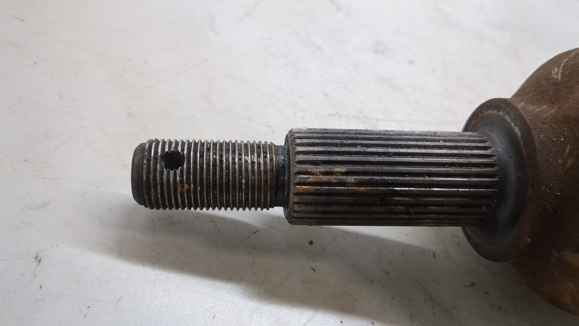 Полуось передняя левая