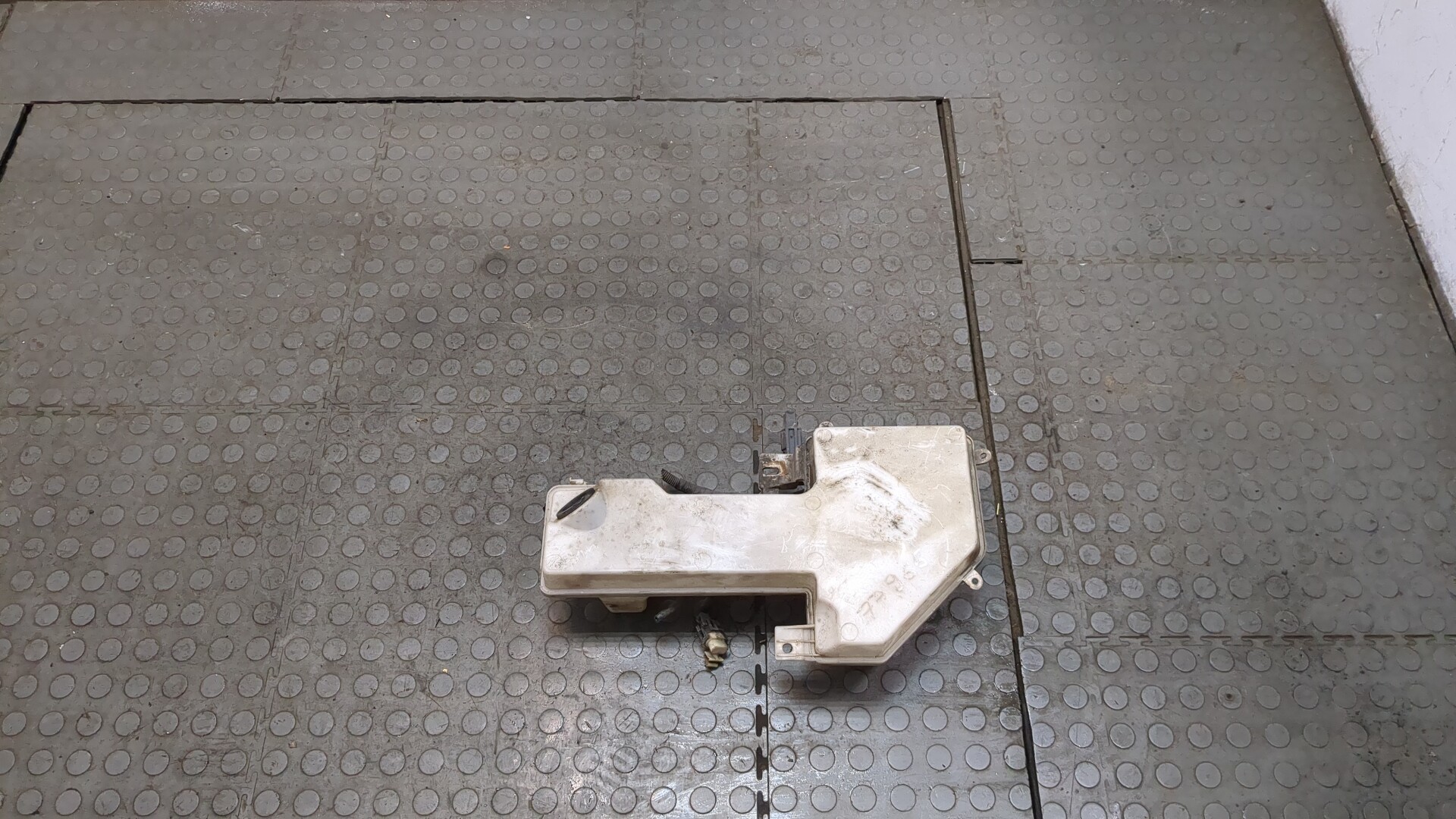 Бачок омывателя лобового стекла