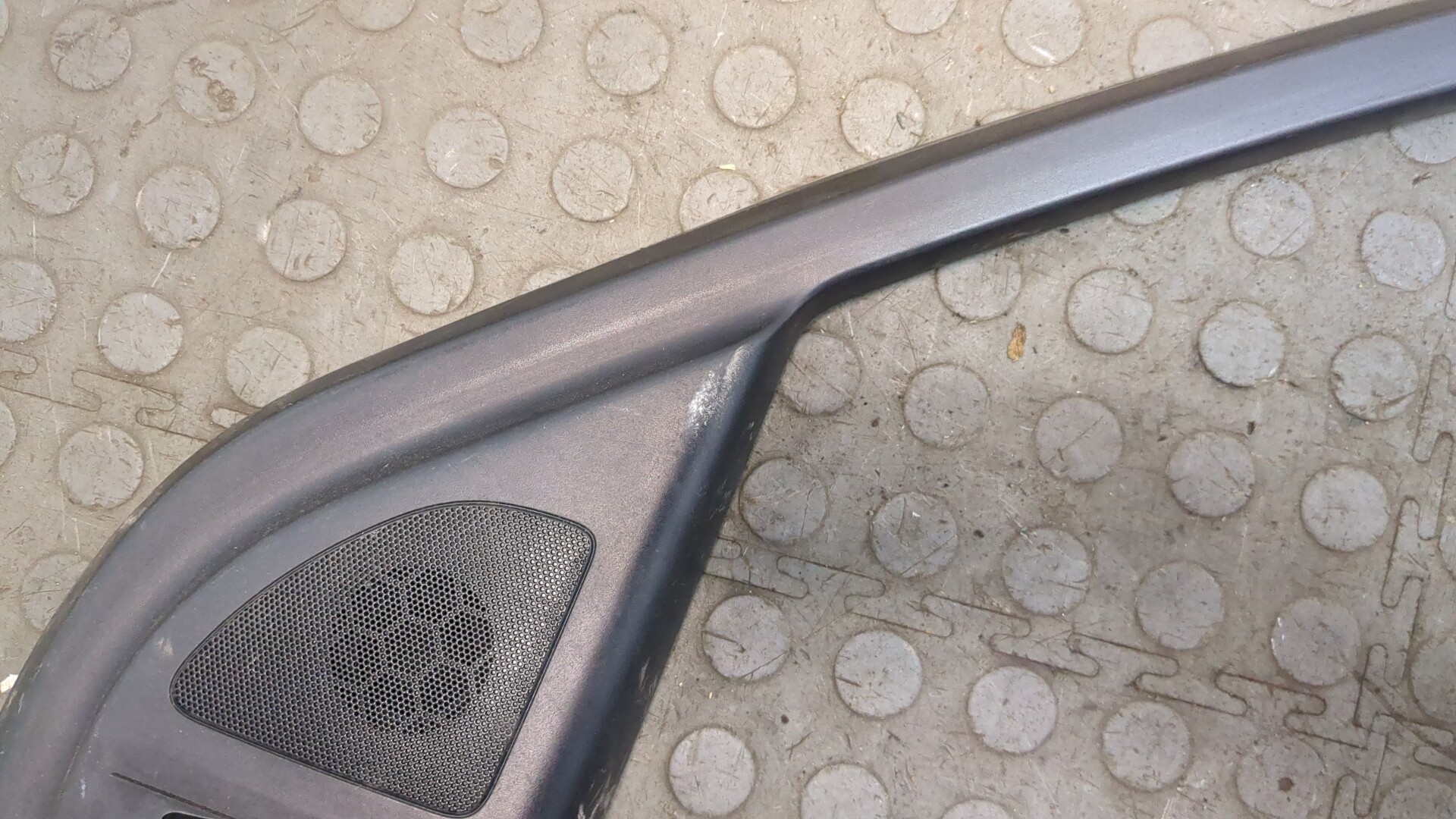 Накладка двери передней правой