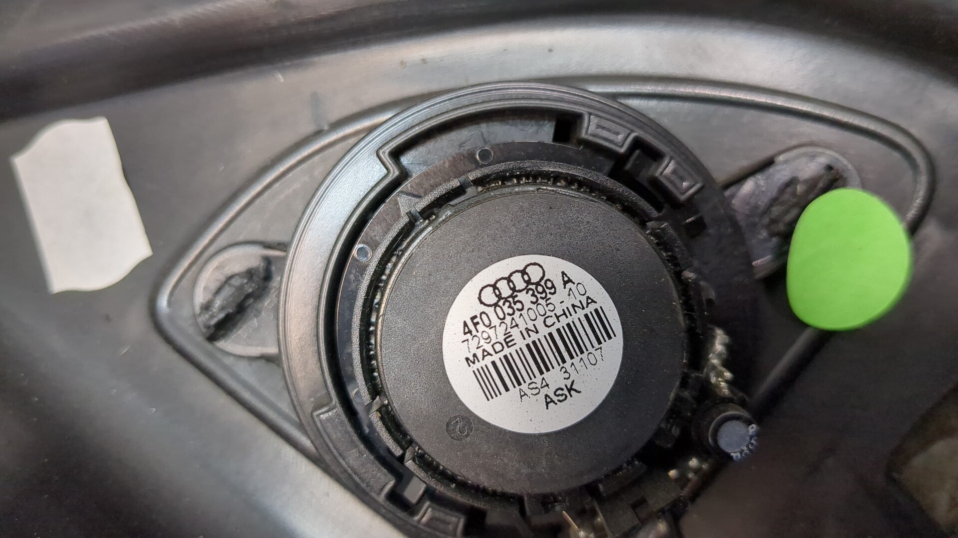 Накладка двери передней правой