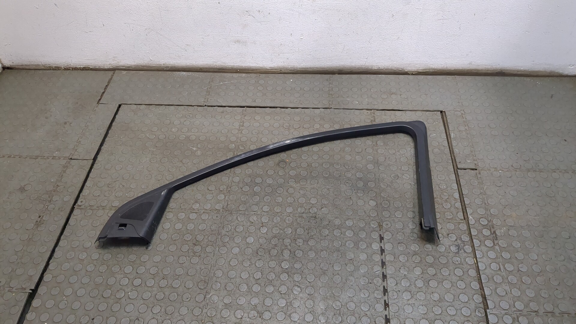 Накладка двери передней правой