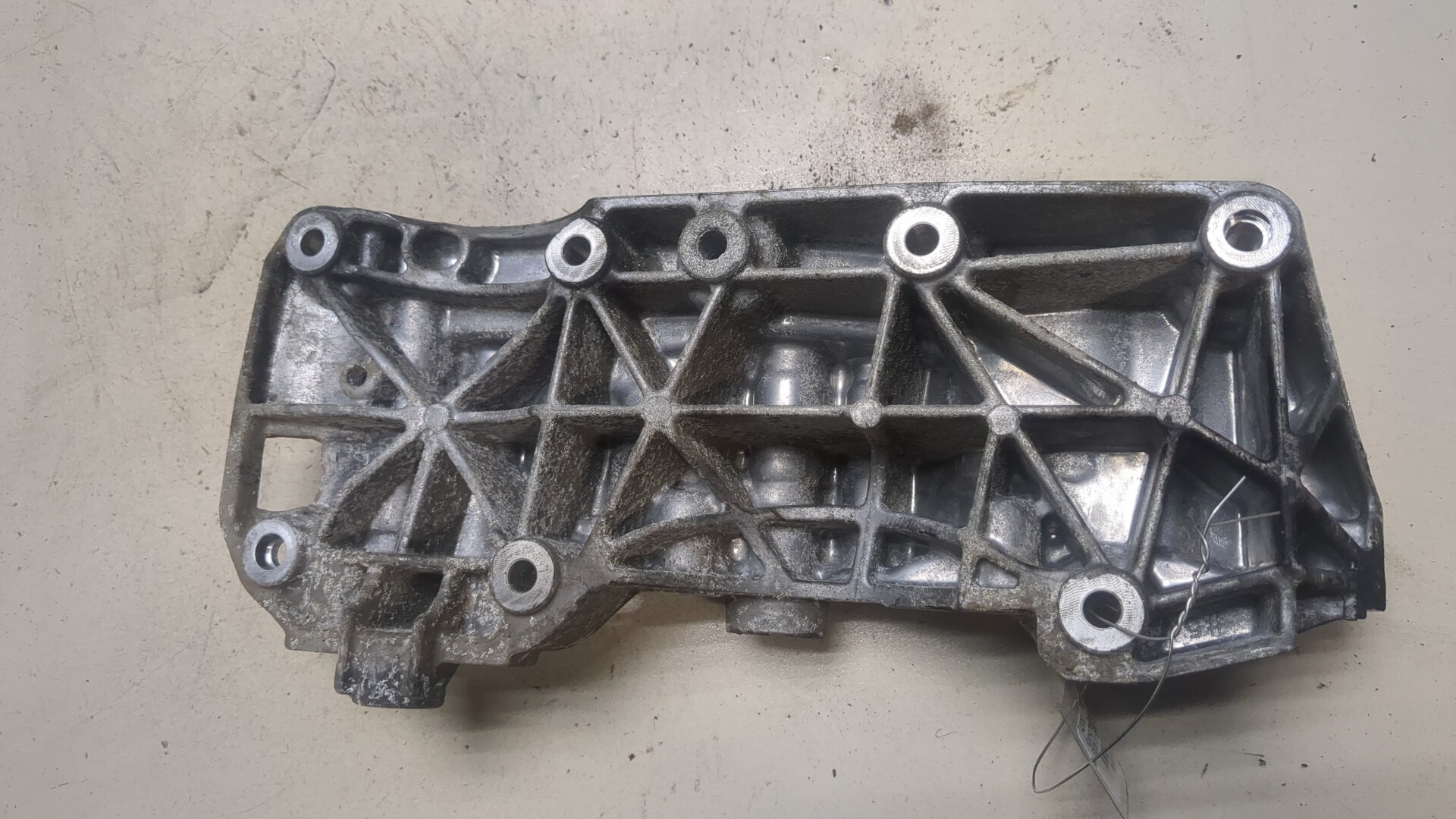 Кронштейн генератора