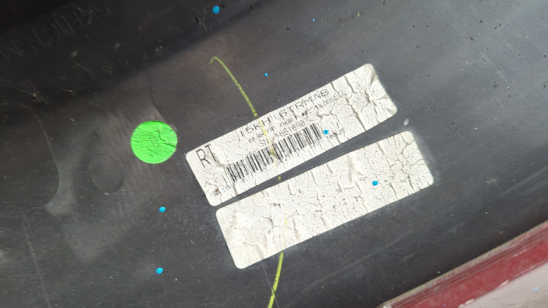 Крыло переднее правое