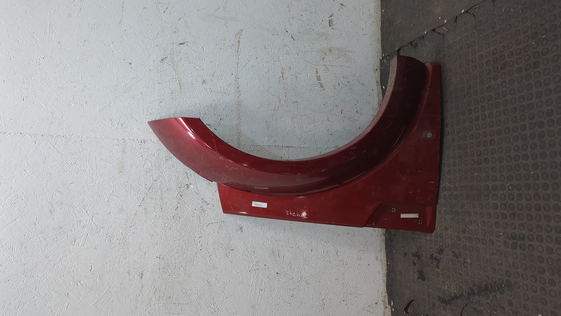 Крыло переднее правое