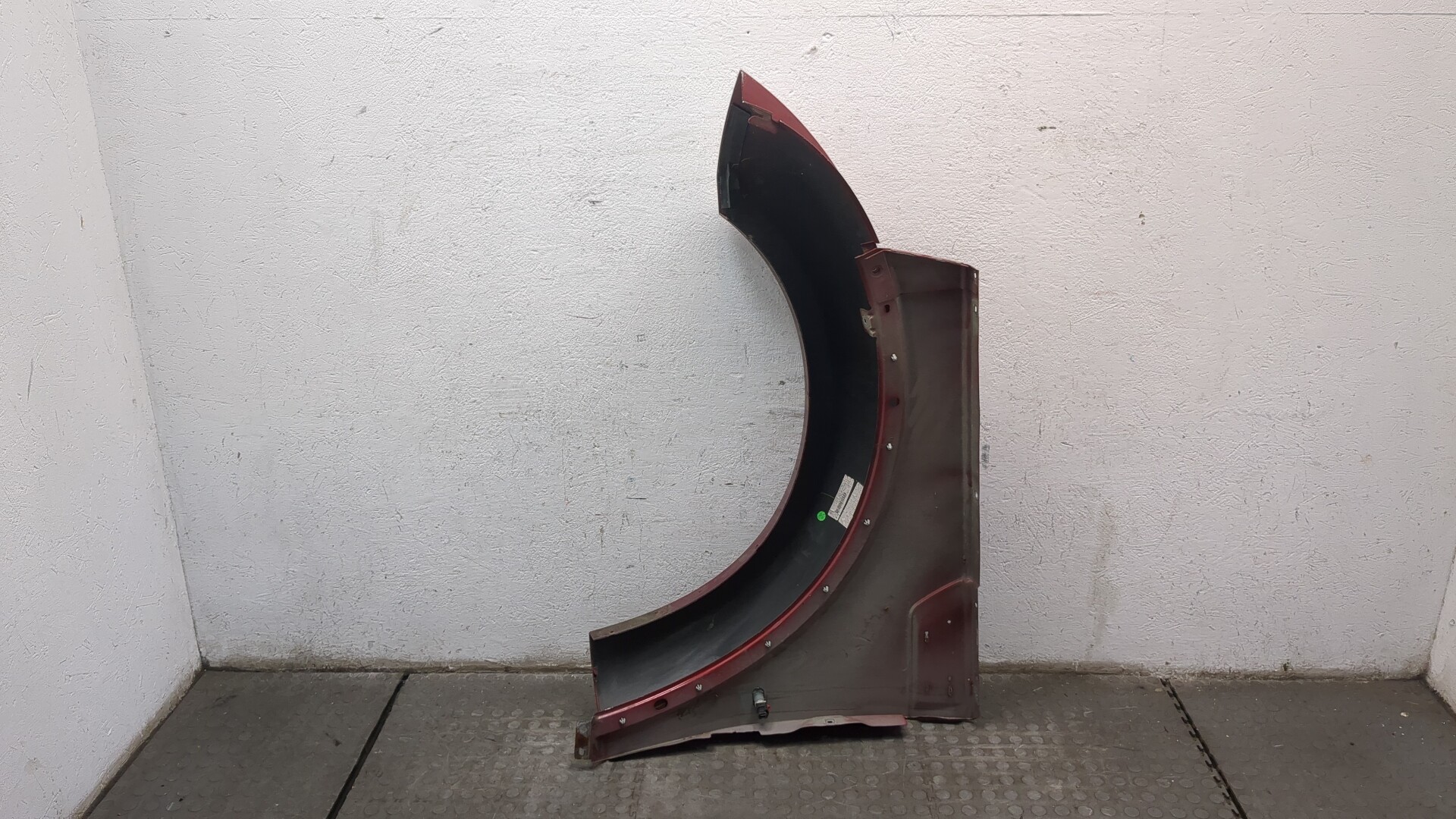 Крыло переднее правое