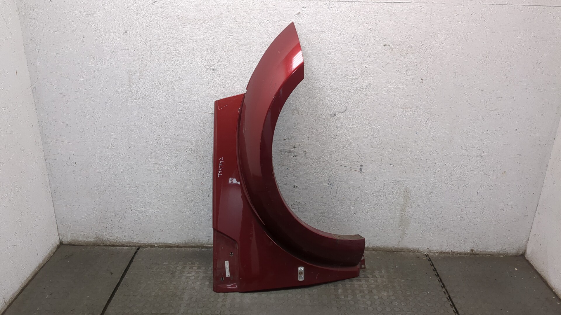 Крыло переднее правое