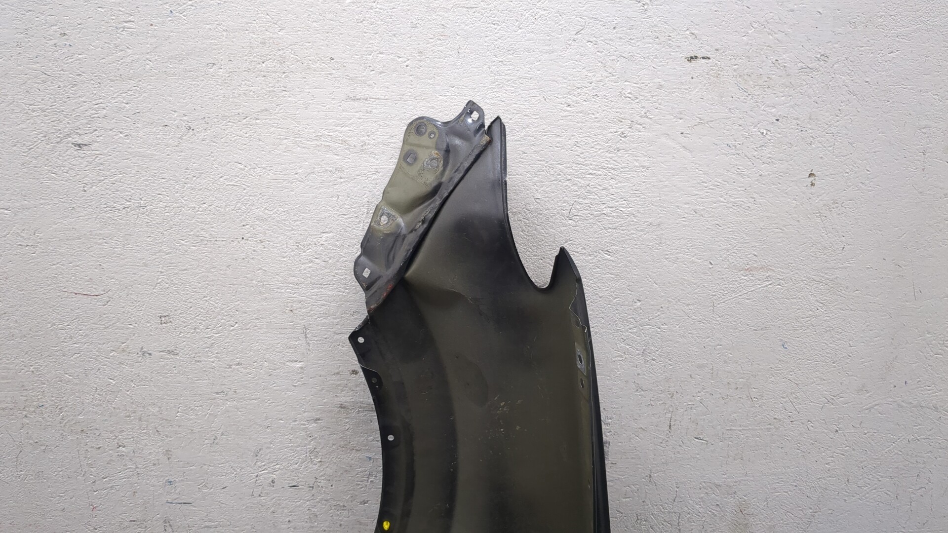 Крыло переднее правое