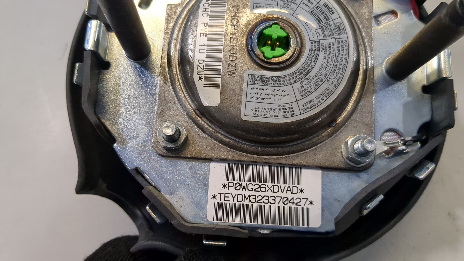 Подушка безопасности в рулевое колесо