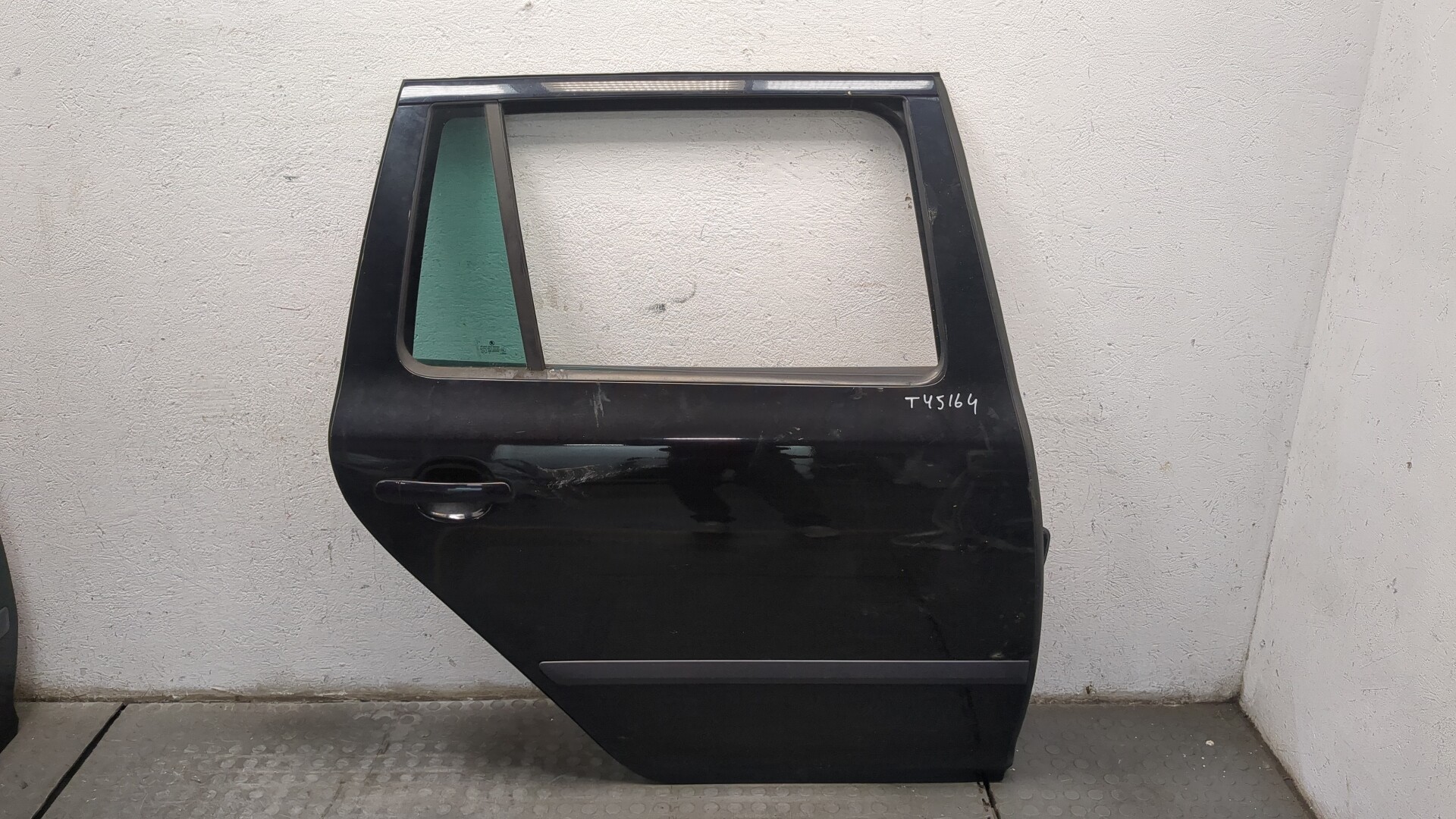 Дверь задняя правая