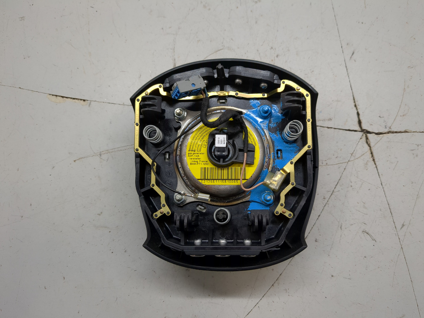 Подушка безопасности в рулевое колесо