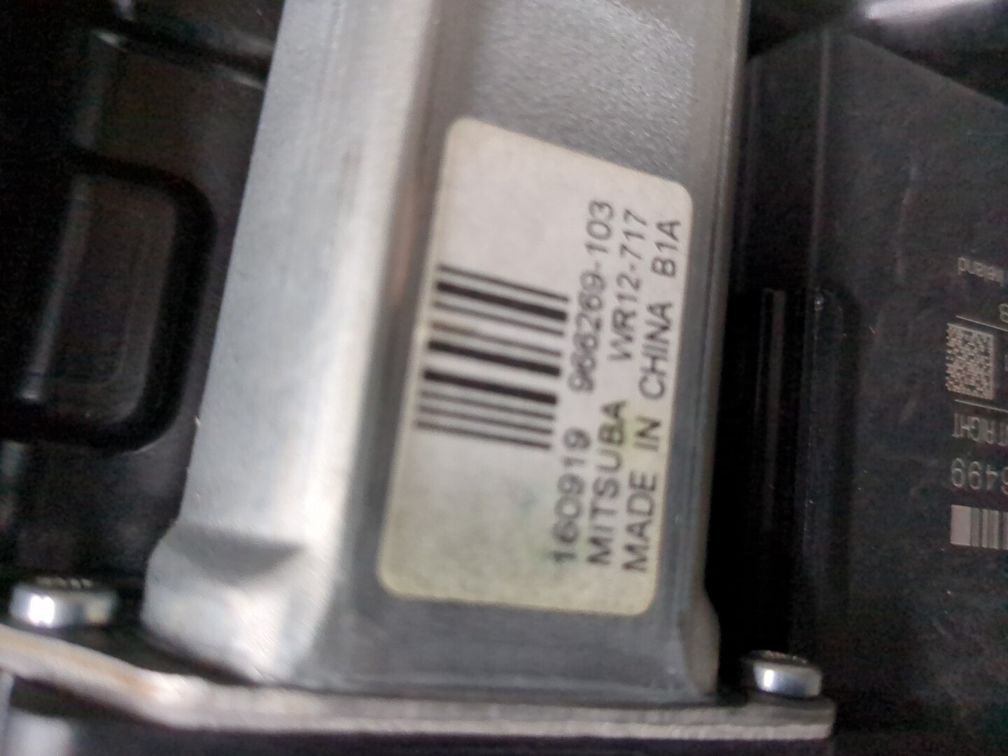 Стеклоподъемник электр. передний правый