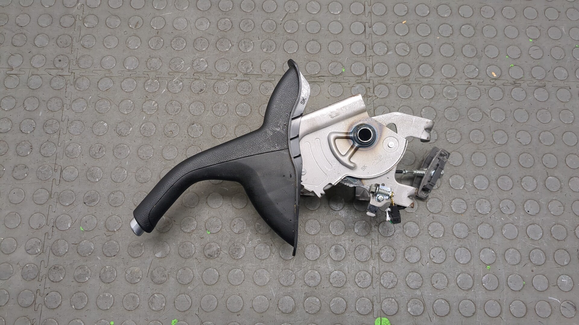 Рычаг стояночного тормоза