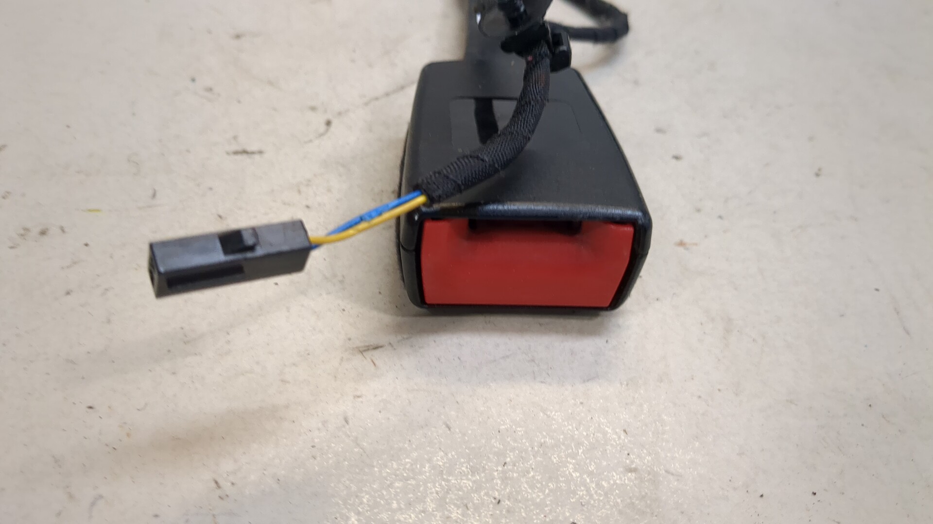 Ответная часть ремня безопасности