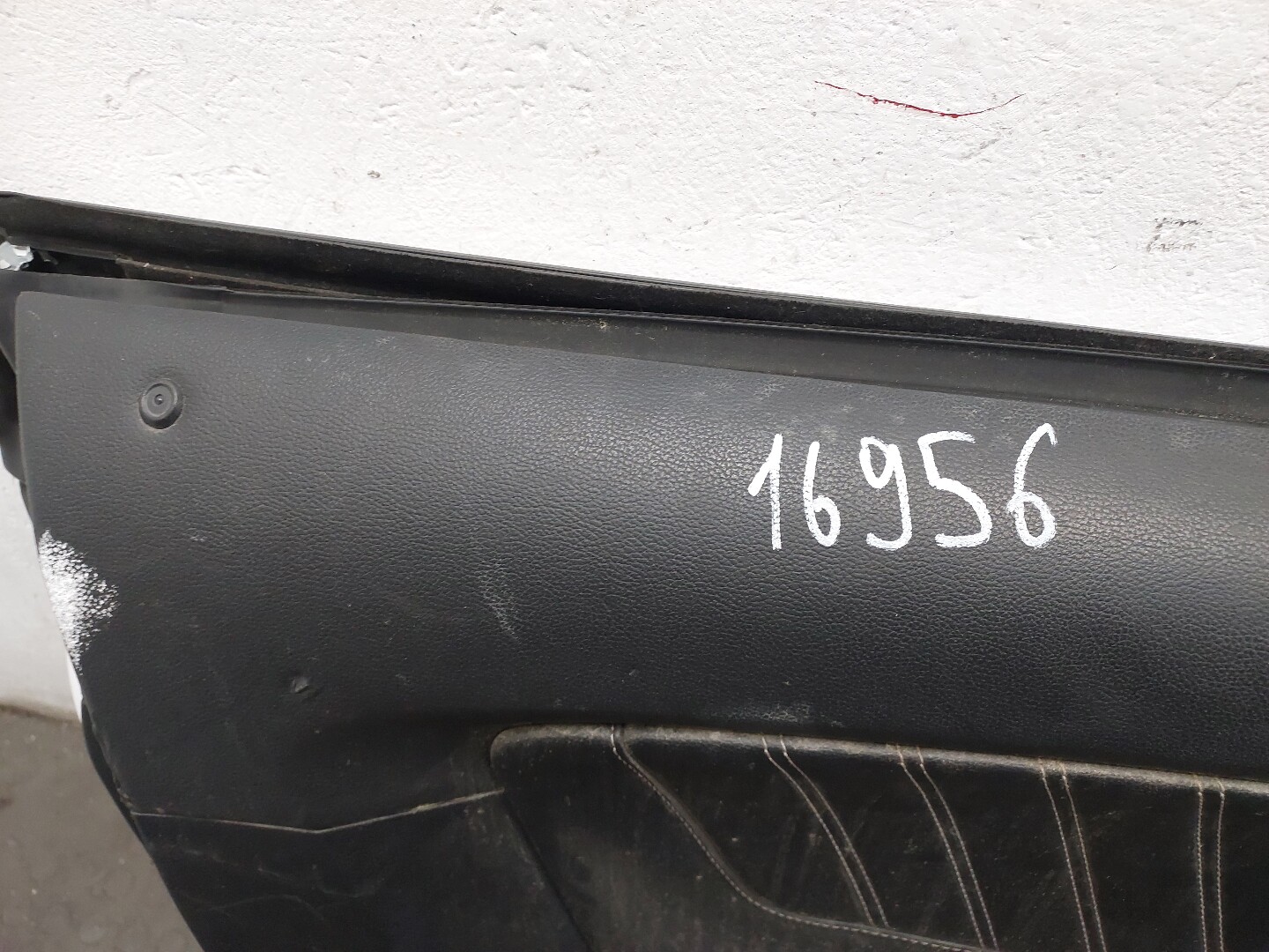 Дверь передняя левая