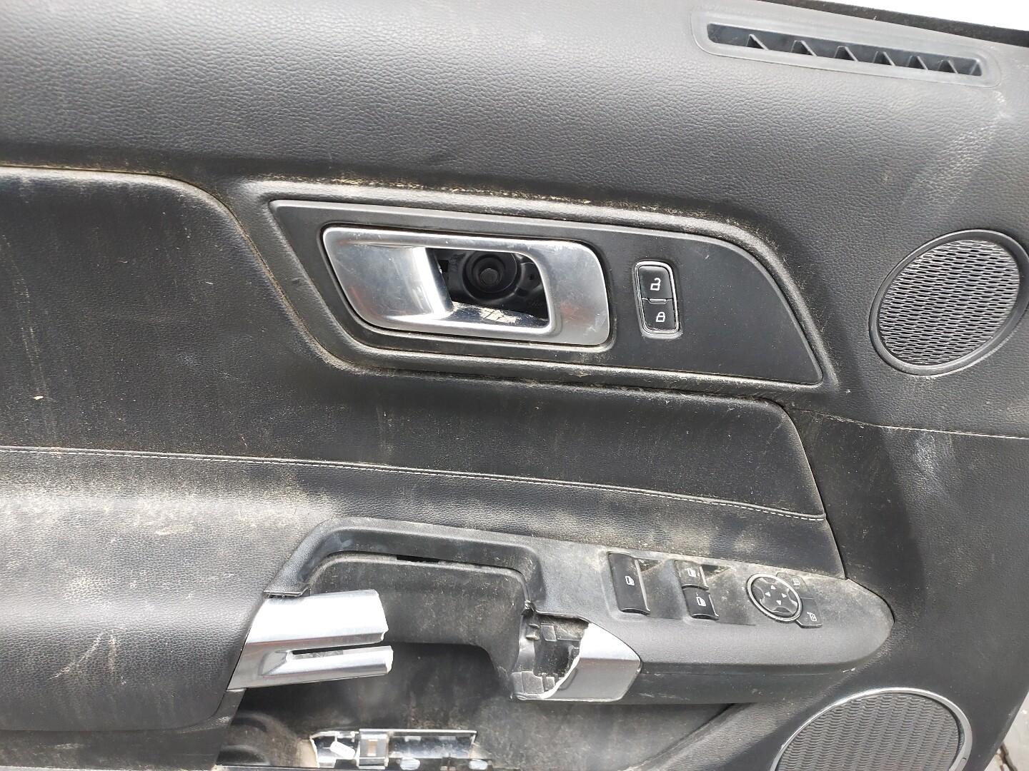 Дверь передняя левая