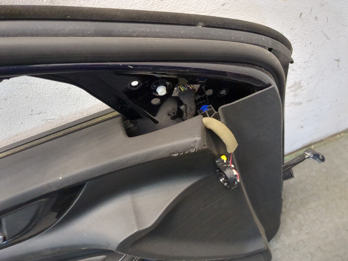 Дверь передняя левая