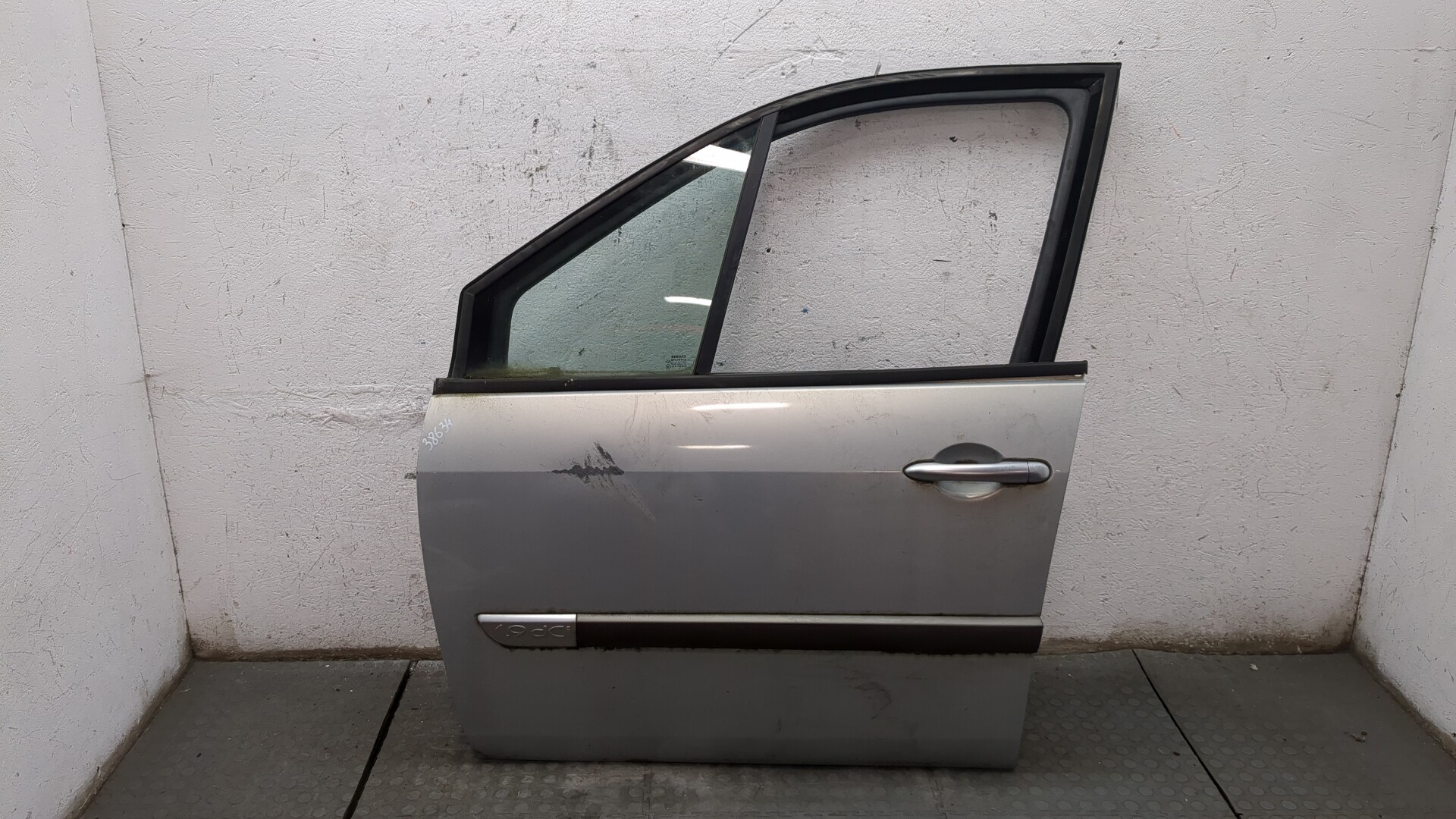 Дверь передняя левая