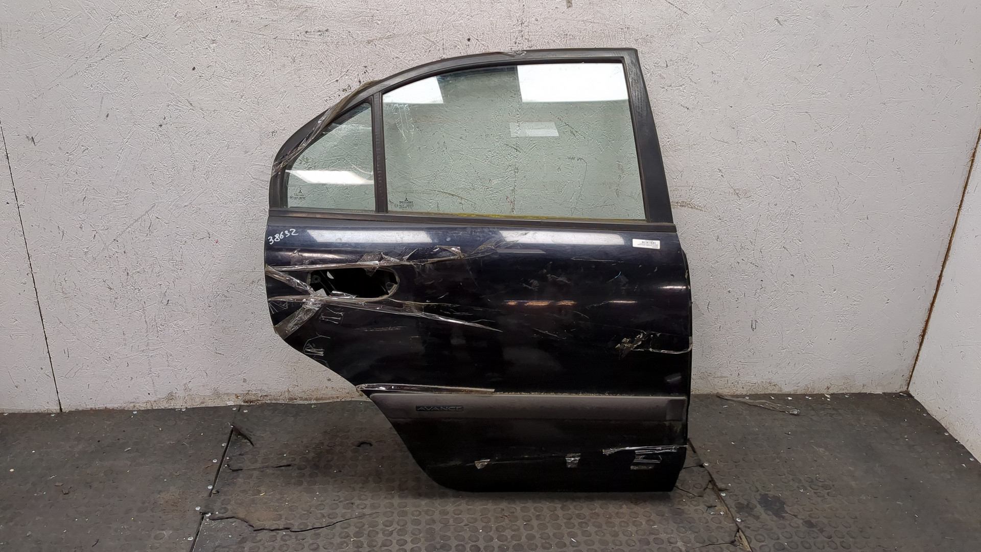 Дверь задняя правая