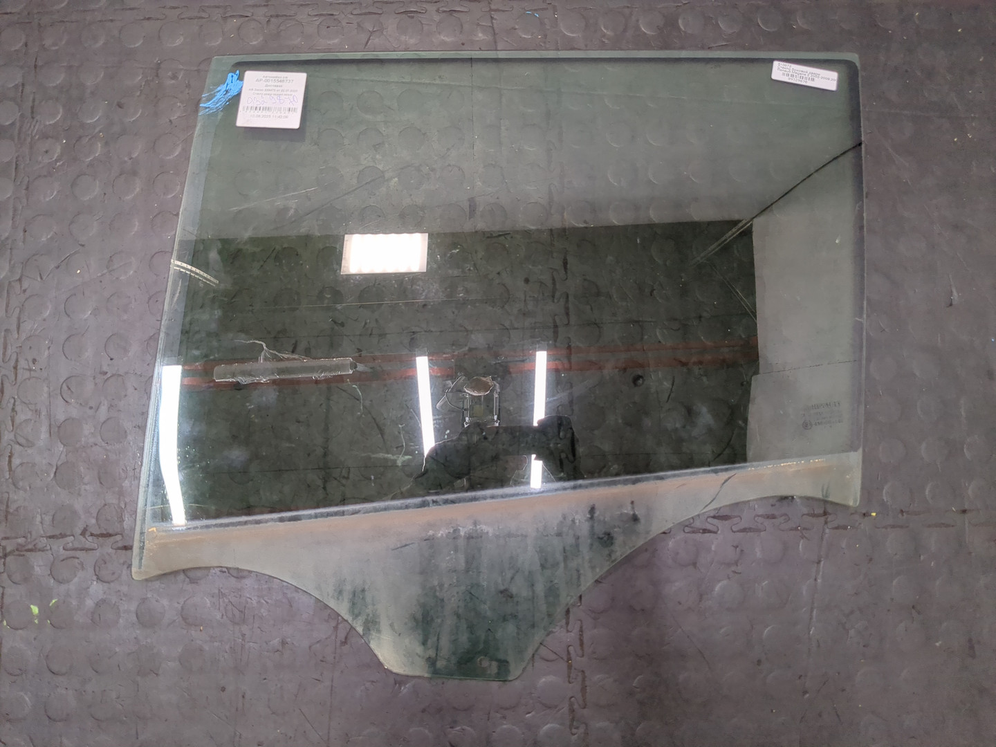 Стекло двери задней левой